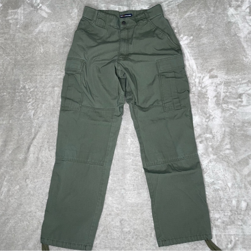 5.11 Tactical Series Green Cargo Pants Rugged Utility Size Medium Hiking Work